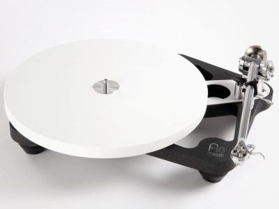 Rega Planar 10 Turntable with Apheta 3 Cartridge (Black)